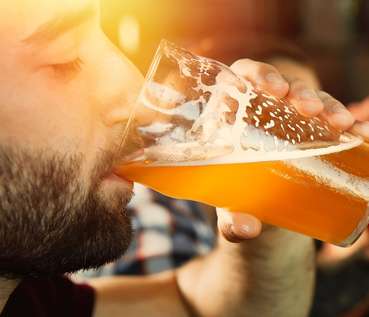 Biertrinker_AdobeStock.jpg © stock.adobe.com Biertrinker_AdobeStock.jpg © stock.adobe.com